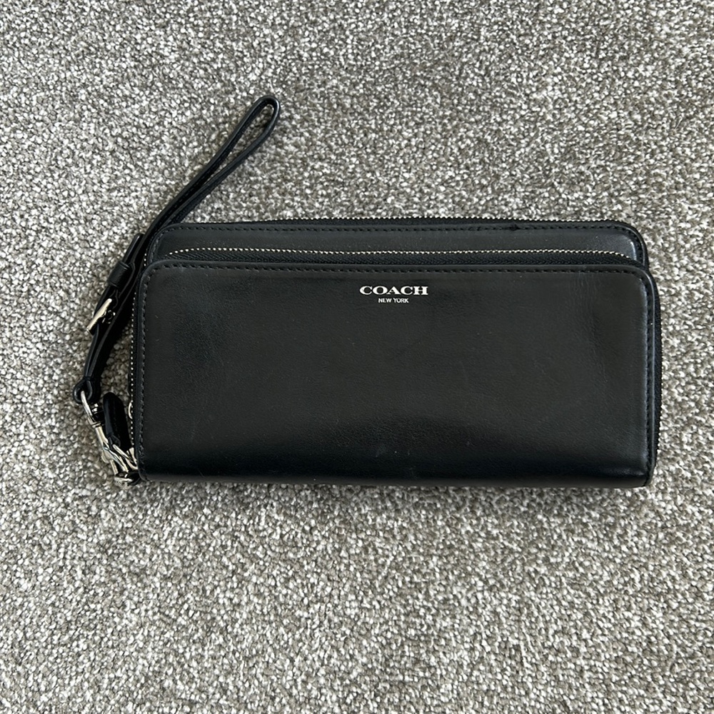 Authentic Coach Zip Wallet